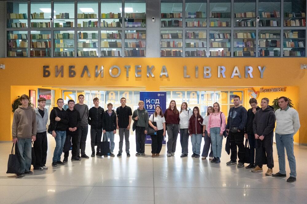 На изображении участники проекта для будущих абитуриентов «Два дня в НИТУ МИСИС»