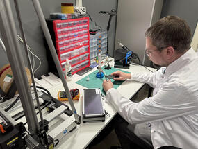 Учёный в лаборатории