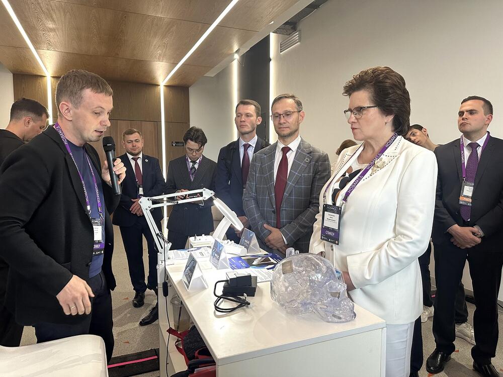 Алексей Карфидов на форуме НОВАМЕД-2026 представляет разработки НИТУ МИСИС
